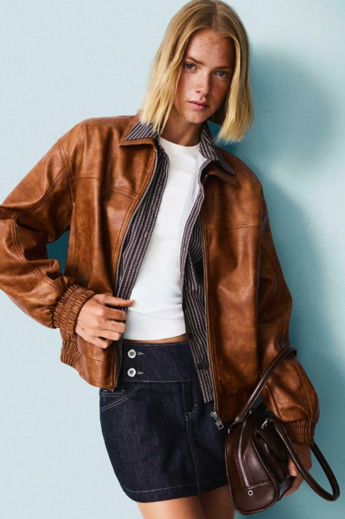 Koženkový bomber, Bershka, 999 Kč

