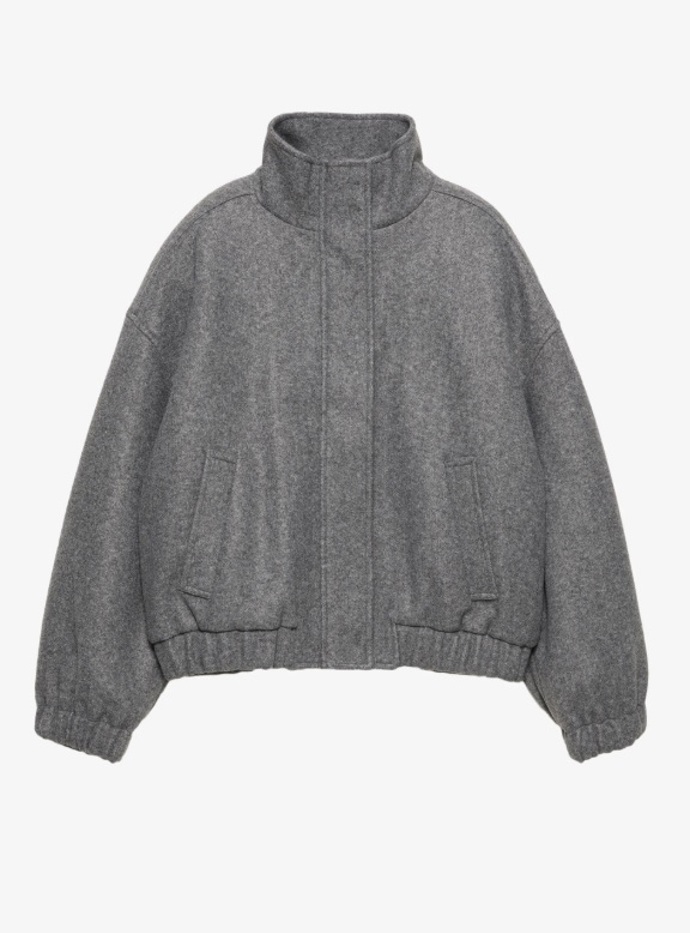 Hřejivý bomber oversized, PULL&BEAR, 1 299 Kč
