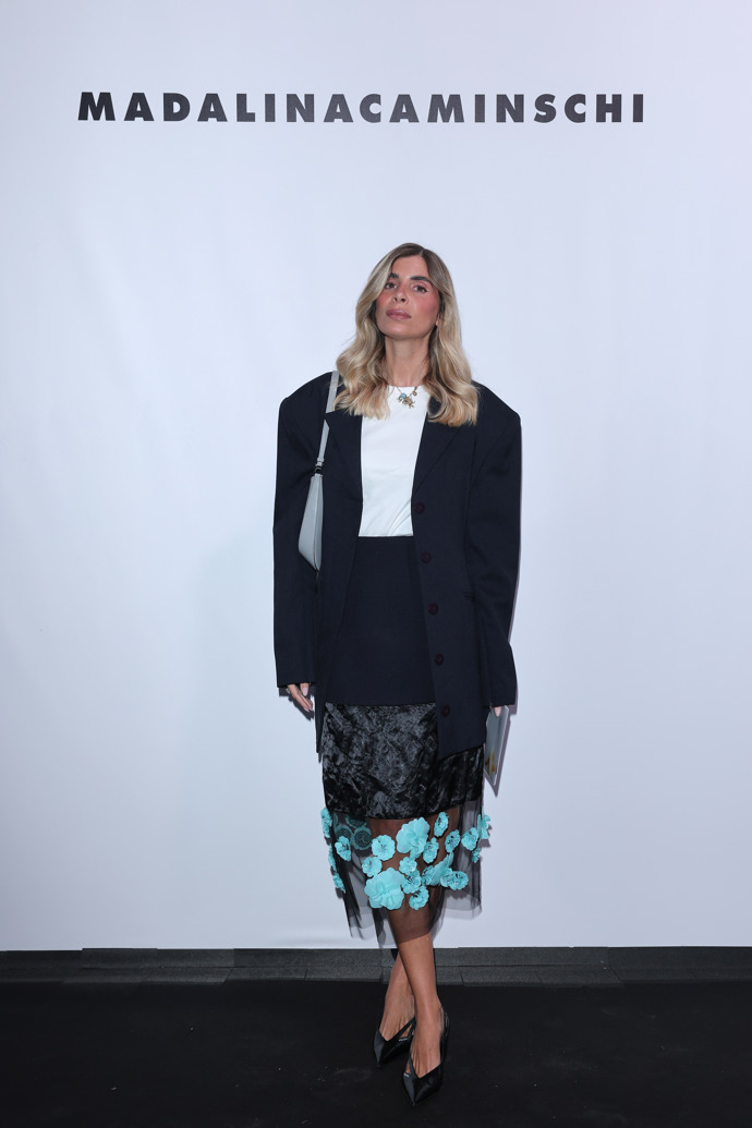 Milánskému fashion weeku rozhodně vévodily saka a obleky v pánském stylu. Černá, vínová nebo bordó se na těchto kouscích opravdu vyjímaly. 
