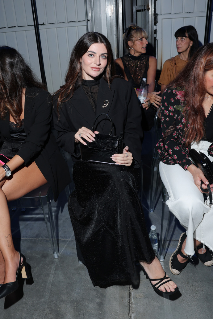 Na zahájení milánského fashion weeku to slušelo opravdu každému. I návštěvníci si na svých outfitech dali pořádně záležet
