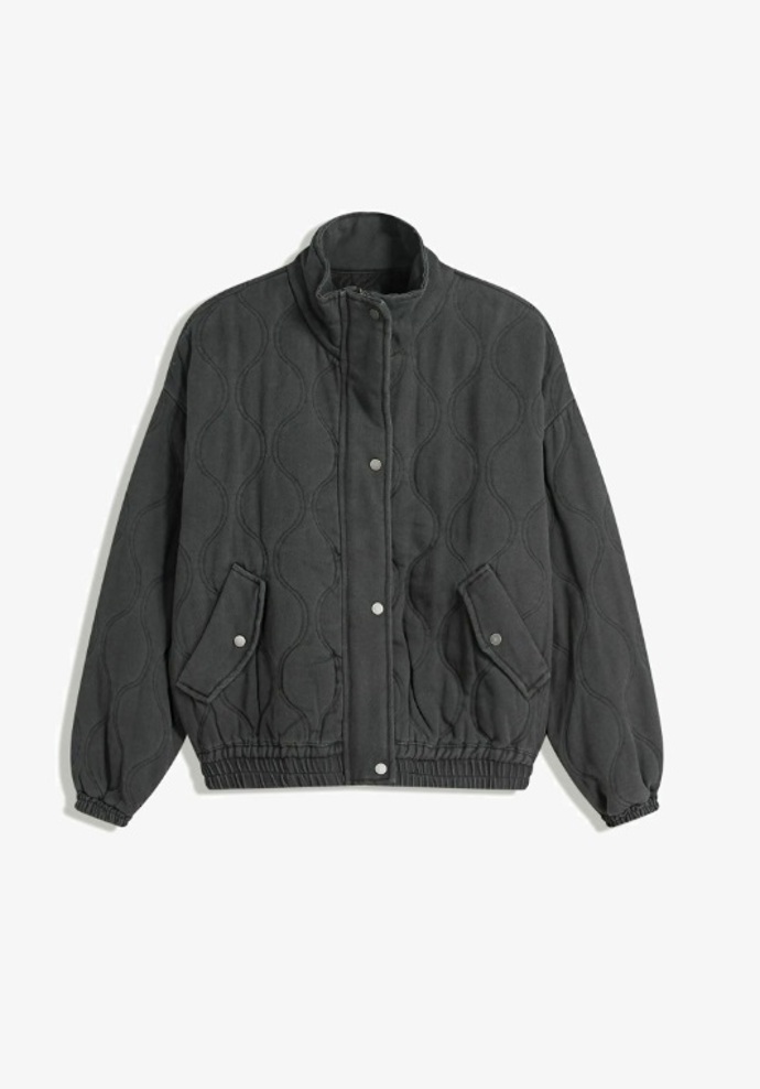 Prošívaný bomber, Bershka, 1 799 Kč

