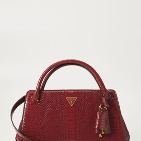 Bordó kabelka, Guess, 2 976 Kč
