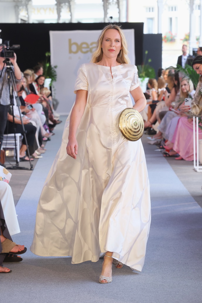 Loni se Diana prošla na přehlídce během festivalu v Karlových Varech
Loni se Diana prošla na přehlídce během festivalu v Karlových Varech