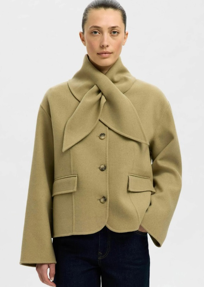 Elegantní kabátek do pasu, Selected Femme, 4 160 Kč
