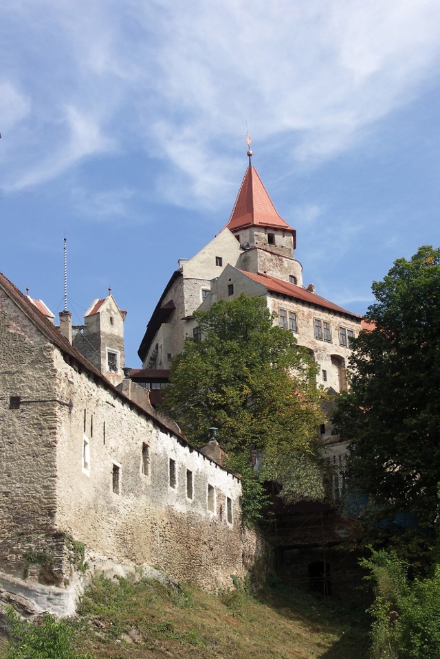 Tajemství bílé paní i zahrady s vůní ananasu: Vyražte na prohlídku hradu Pernštejn