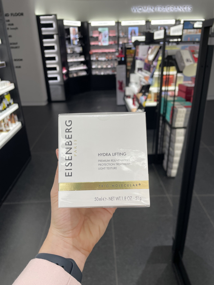 Hydratační krém, Eisenberg Paris. V průběhu podzimních Dnů Marianne na vás v prodejnách Sephora čeká sleva 30 % k nákupu produktů Eisenberg v min. hodnotě 1990 Kč.
Hydratační krém, Eisenberg Paris. V průběhu podzimních Dnů Marianne na vás v prodejnách Sephora čeká sleva 30 % k nákupu produktů Eisenberg v min. hodnotě 1990 Kč.