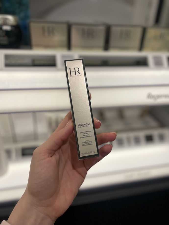 Oční krém, Helena Rubstein - Powercell Skinmunity. V rámci podzimních Dnů Marianne na vás v prodejnách Sephora čeká kosmetická taštička s miniaturami produktů při nákupu produktů Helena Rubinstein v min. hodnotě 3800 Kč.
Oční krém, Helena Rubstein - Powercell Skinmunity. V rámci podzimních Dnů Marianne na vás v prodejnách Sephora čeká kosmetická taštička s miniaturami produktů při nákupu produktů Helena Rubinstein v min. hodnotě 3800 Kč.