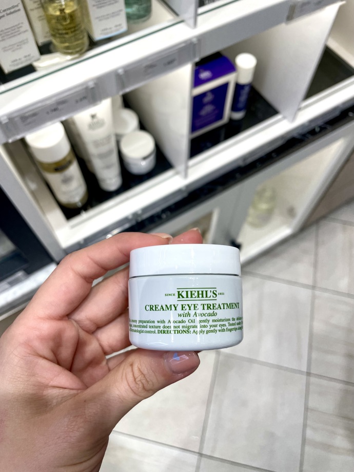 Oční krém, Kiehl's - Creamy Eye Treatment with Avocado. V rámci podzimních Dnů Marianne na vás v prodejnách Douglas čeká sleva 25 % na značku Kiehl's.
Oční krém, Kiehl's - Creamy Eye Treatment with Avocado. V rámci podzimních Dnů Marianne na vás v prodejnách Douglas čeká sleva 25 % na značku Kiehl's.