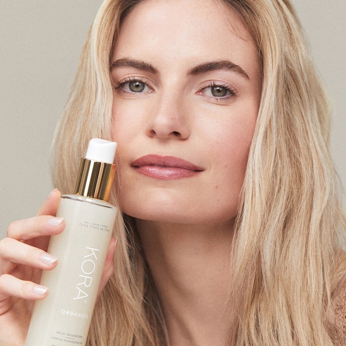 Čistící mléko, Kora Organics, 1115 Kč
Čistící mléko, Kora Organics, 1115 Kč