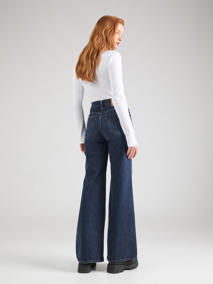 Zvonové kalhoty, Levi's, 3399 Kč
