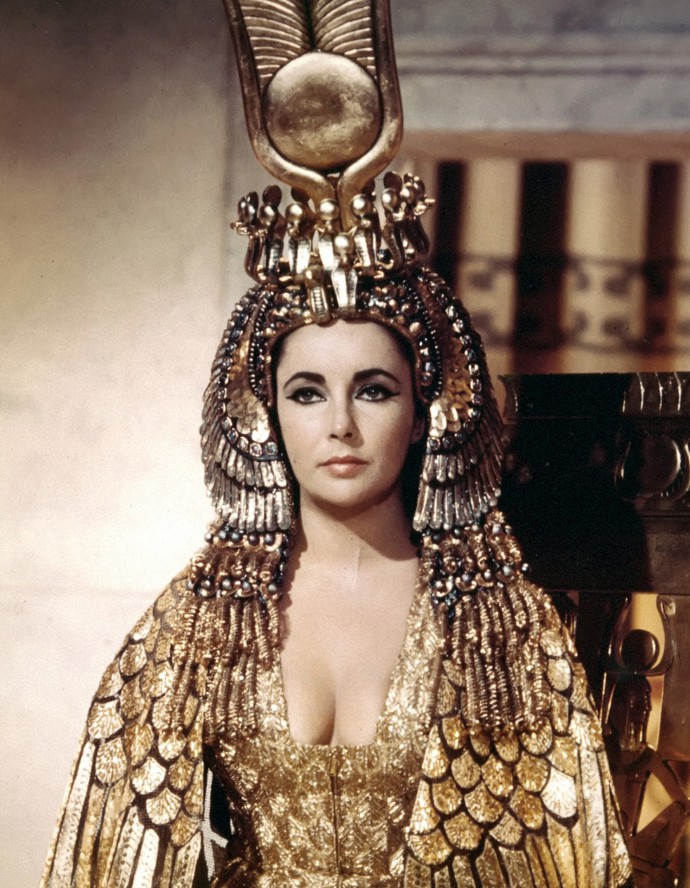 Elizabeth Taylor ve snímku Kleopatra (1963).
Elizabeth Taylor ve snímku Kleopatra (1963).