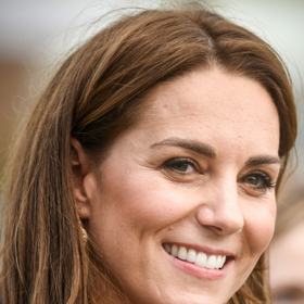 I přirozeně vypadající vlasy mohou být krásné. Princezna Kate ví, že není třeba velkých efektů. 
