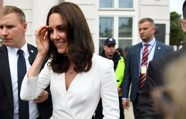 princezna kate v tmavých vlasech