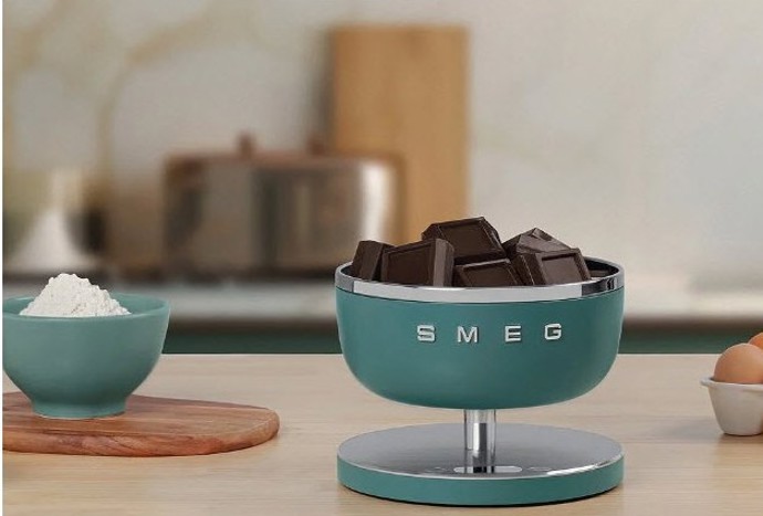 SMEG digitální kuchyňská váha KSC01, smaragdově zelená, 3 791 Kč
