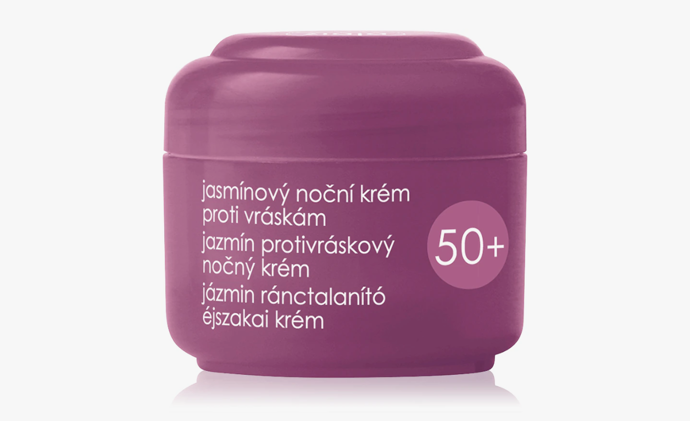 Zpevňující krém proti vráskám, Ziaja, 180 Kč

Noční krém proti vráskám Ziaja Jasmine dodá vaší zralé pleti vše potřebné k její regeneraci, hydrataci a obnově. Díky aktivním látkám podporujícím tvorbu kolagenu zpevní ochablou kůži, zlepší elasticitu a vyhladí jemné i hlubší vrásky. Jasmínové máslo a výtažek z mandarinky japonské se zase postarají o tolik potřebné vyživení, zjemnění a sjednocení tónu pleti.
