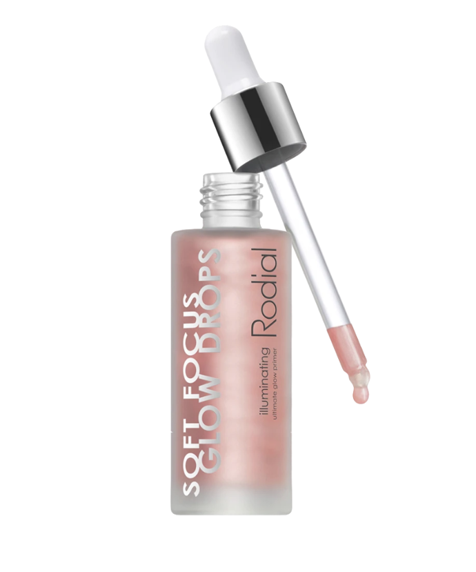 Soft Focus Glow Drops rozjasňující pleťové sérum, Aurio, 1490 Kč

Rozjasňující pleťové sérum. Koncentrovaný přípravek s obsahem antioxidantů o pokožku nejen pečuje, ale současně ihned vylepšuje její vzhled. Dodává intenzivní svěžest, jas a mladistvou krásu. Rozostřuje drobné nedokonalosti a napomáhá vyhlazovat povrch pleti. Perfektní podklad před aplikací make-upu.
