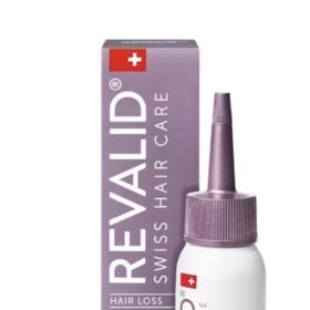Revalid Regrowth sérum, 705 Kč

Složení s klinicky prověřenou aktivní složku Redensyl® pomáhá zastavit vypadávání vlasů a obnovuje jejich růst. Redensyl® obsahuje dvě patentované molekuly získané ze stromu modřínu a z listů zeleného čaje. Obnovuje a urychluje růst vlasů, snižuje jejich vypadávání a zvyšuje hustotu vlasů. Působí přímo na kmenové buňky vlasového folikulu, které tvoří základ každého nového vlasu. 
