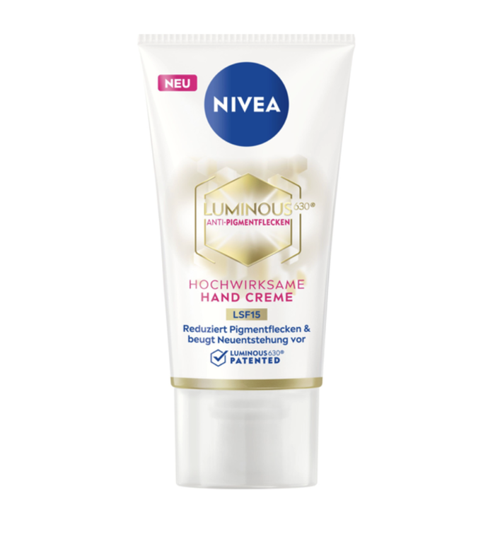 Krém na ruce Luminous, Nivea, 179 Kč

Krém na ruce LUMINOUS630® Anti-Discoloration Hand Cream obsahuje průlomovou, vysoce účinnou složku LUMINOUS630®, která působí na buněčné úrovni. Krém na ruce LUMINOUS630® snižuje zabarvení a zabraňuje jejich opětovnému výskytu za pouhé 4 týdny. Složení obohacené o kyselinu hyaluronovou intenzivně vyživuje suché ruce po dobu 24 hodin. Filtr SPF 15 pomáhá chránit pokožku rukou před ztmavnutím a fotostárnutím způsobeným slunečním zářením. 
