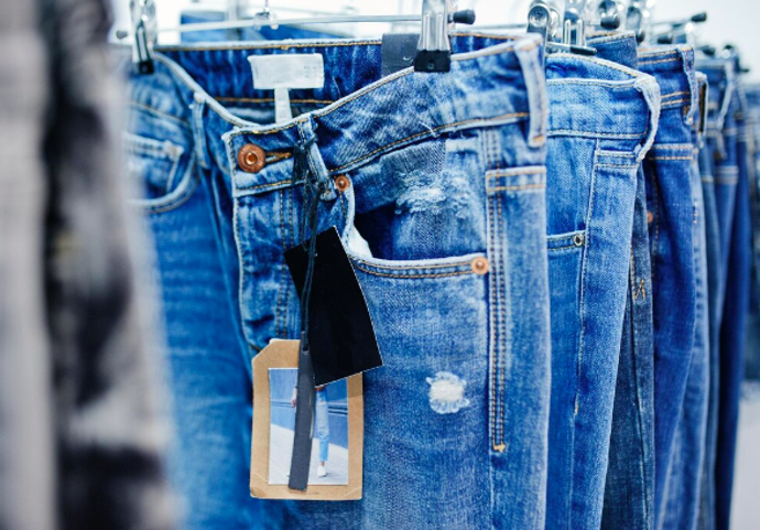 Džínovina nás v oblékání doprovází už hezky dlouho a ani letos v říjnu tomu nebude jinak. Denim bude opět v kurzu a všichni budou moci zajásat.
Džínovina nás v oblékání doprovází už hezky dlouho a ani letos v říjnu tomu nebude jinak. Denim bude opět v kurzu a všichni budou moci zajásat.
