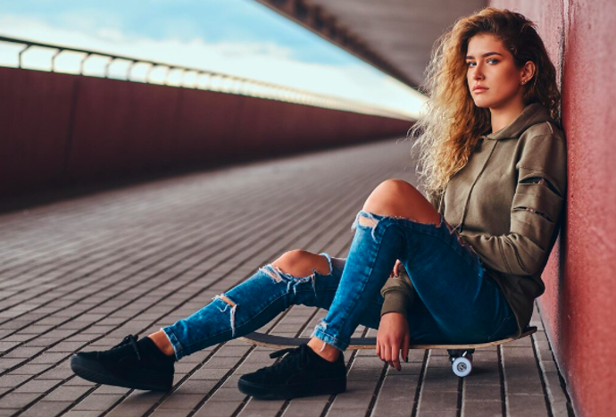 Tento podzim to bude kůže a denim, materiály, které zkrátka nemohou chybět. Dobře se nosí a ještě lépe vypadají. Podzim 2025 nebude výjimkou a opět ukáže, že bez nich si šatník neumíme představit.
Tento podzim to bude kůže a denim, materiály, které zkrátka nemohou chybět. Dobře se nosí a ještě lépe vypadají. Podzim 2025 nebude výjimkou a opět ukáže, že bez nich si šatník neumíme představit.