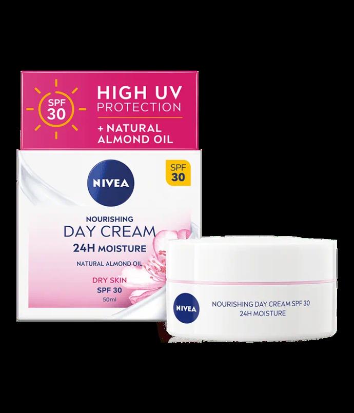 se SPF 30: Výživný denní krém Nivea SPF 30 s mandlovým olejem (50 ml, 169 Kč)
