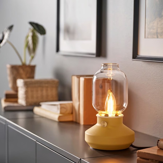 Stolní lampa, stmívatelná tmavě žlutá, 25 cm, Tärnaby, 599 Kč
