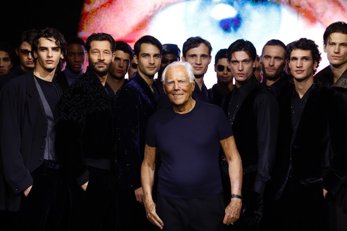 Armani se svými modely během módní přehlídky
Armani se svými modely během módní přehlídky