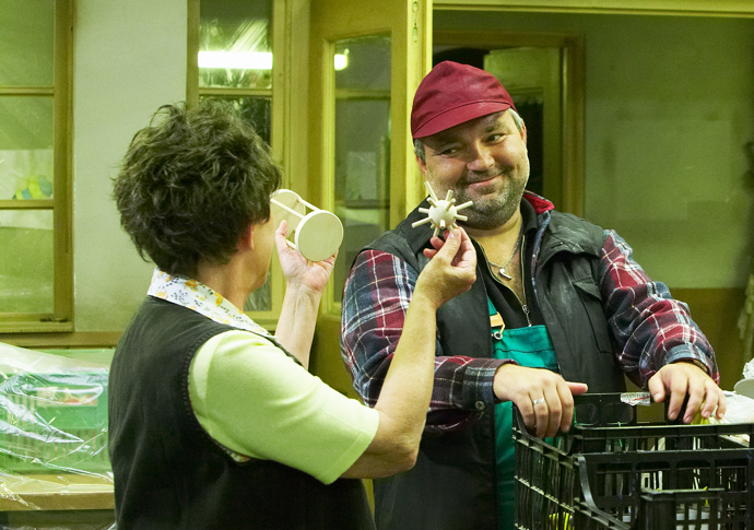 Nekonečný seriál Ulice sleduje dramatické osudy několika spřátelených rodin žijících v sousedství

