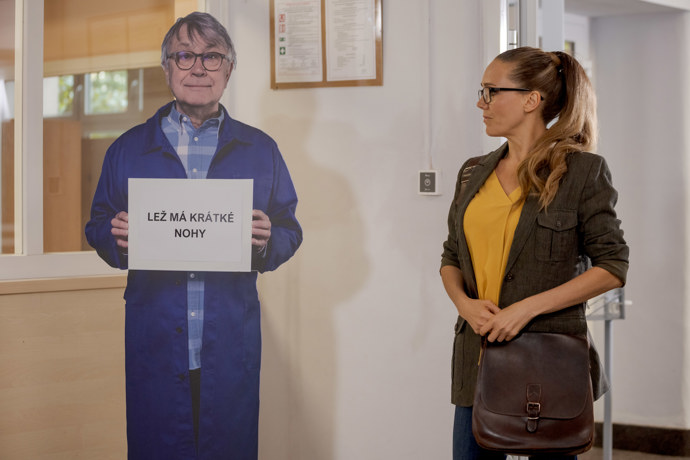 Nekonečný seriál Ulice sleduje dramatické osudy několika spřátelených rodin žijících v sousedství
