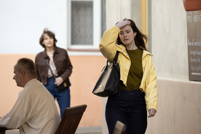 Nekonečný seriál Ulice sleduje dramatické osudy několika spřátelených rodin žijících v sousedství
