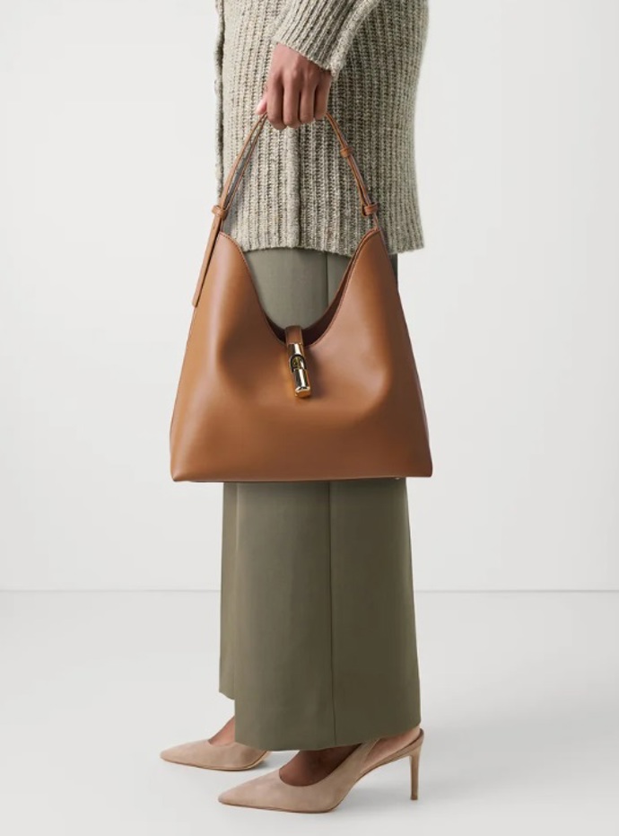 Ležérní hobo taška, Furla, 6 570 Kč
