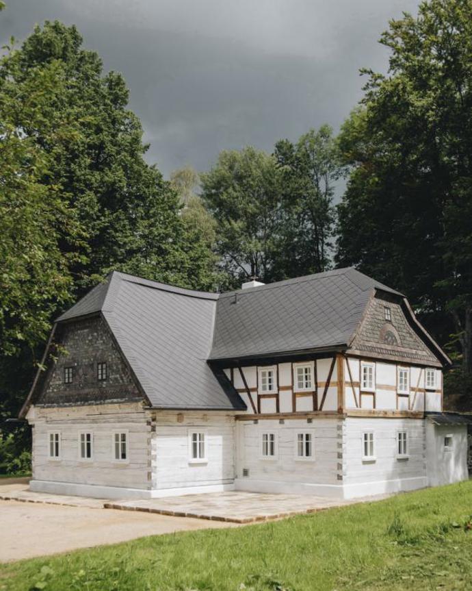 Hotel je na prodej.
Hotel je na prodej.