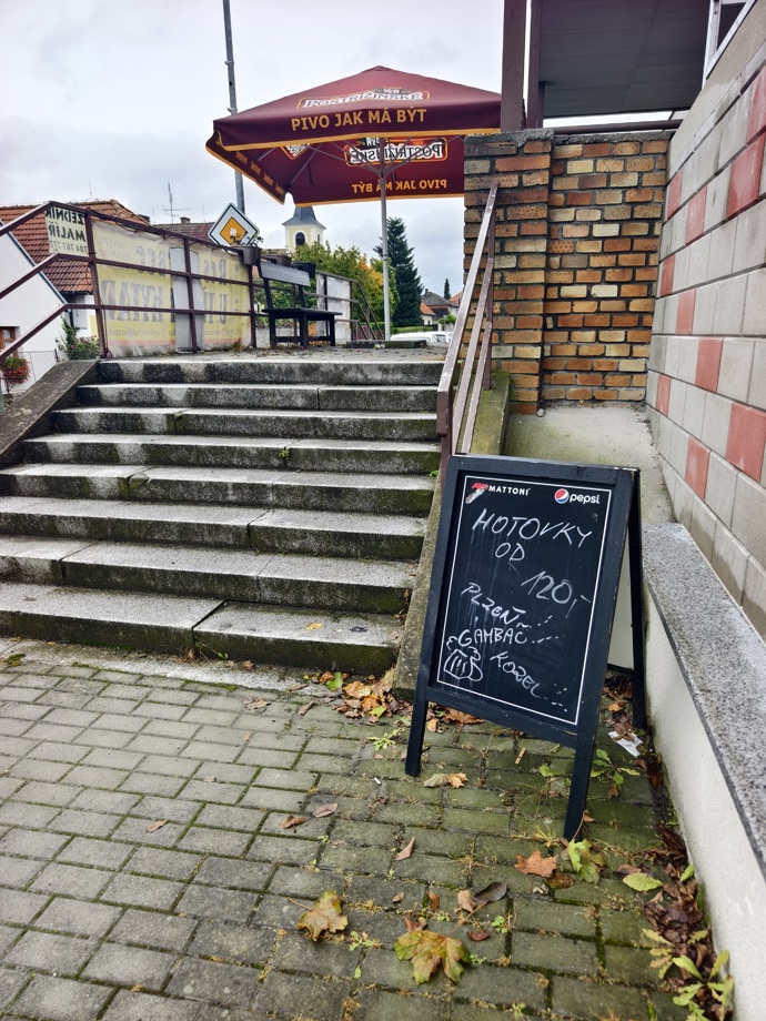 Restaurace U Tří kytar v Košicích u Tábora, která účinkovala v pořadu Ano, šéfe!
Restaurace U Tří kytar v Košicích u Tábora, která účinkovala v pořadu Ano, šéfe!