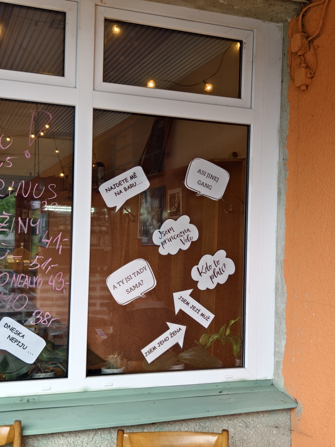 Restaurace U Tří kytar v Košicích u Tábora, která účinkovala v pořadu Ano, šéfe!
Restaurace U Tří kytar v Košicích u Tábora, která účinkovala v pořadu Ano, šéfe!
