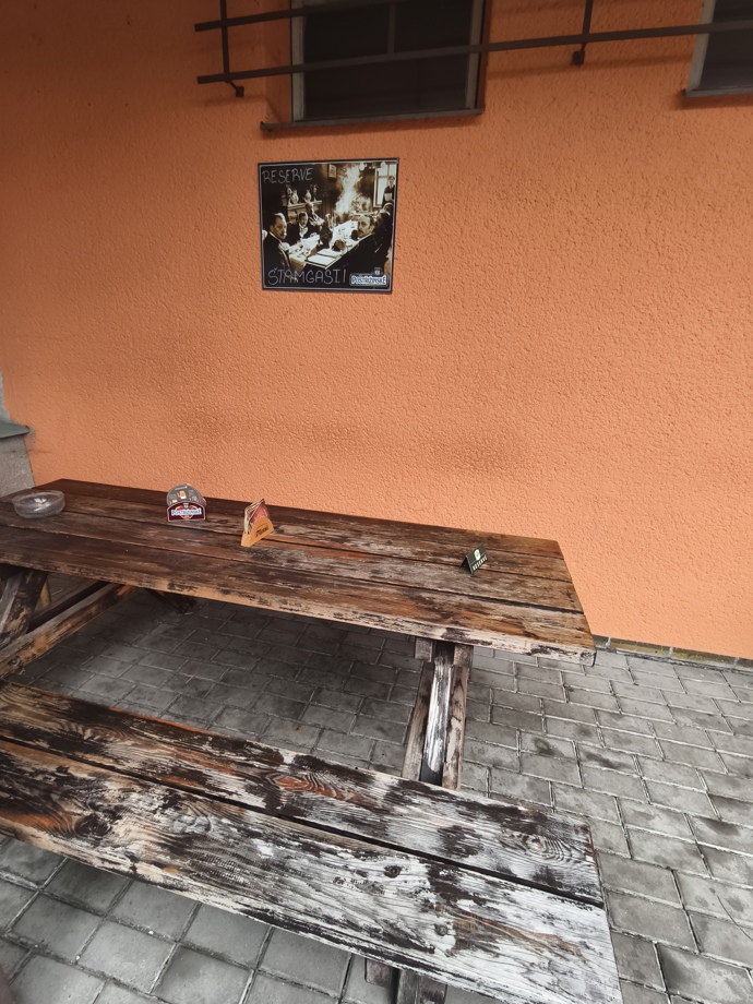Restaurace U Tří kytar v Košicích u Tábora, která účinkovala v pořadu Ano, šéfe!
Restaurace U Tří kytar v Košicích u Tábora, která účinkovala v pořadu Ano, šéfe!