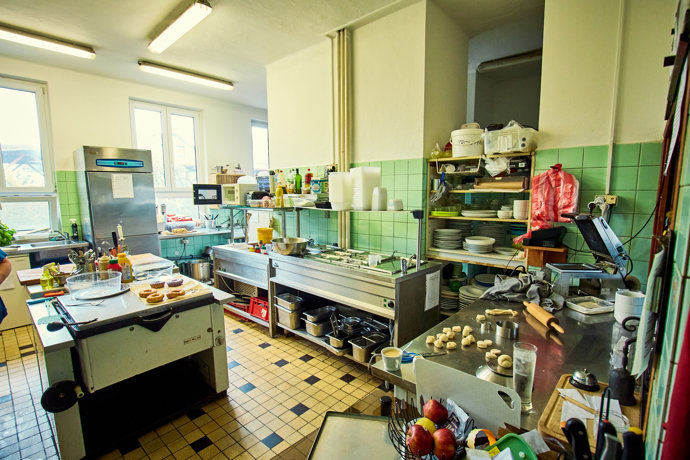 Restaurace U Tří kytar v Košicích u Tábora, která účinkovala v pořadu Ano, šéfe!
Restaurace U Tří kytar v Košicích u Tábora, která účinkovala v pořadu Ano, šéfe!
