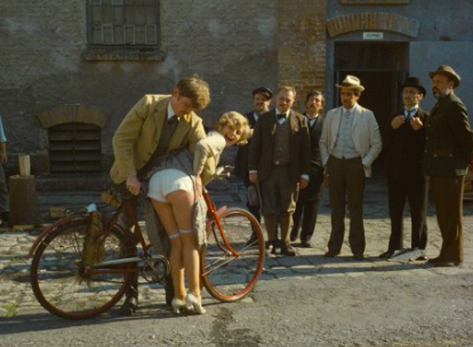 Ikonická scéna z filmu Postřižiny
Ikonická scéna z filmu Postřižiny
