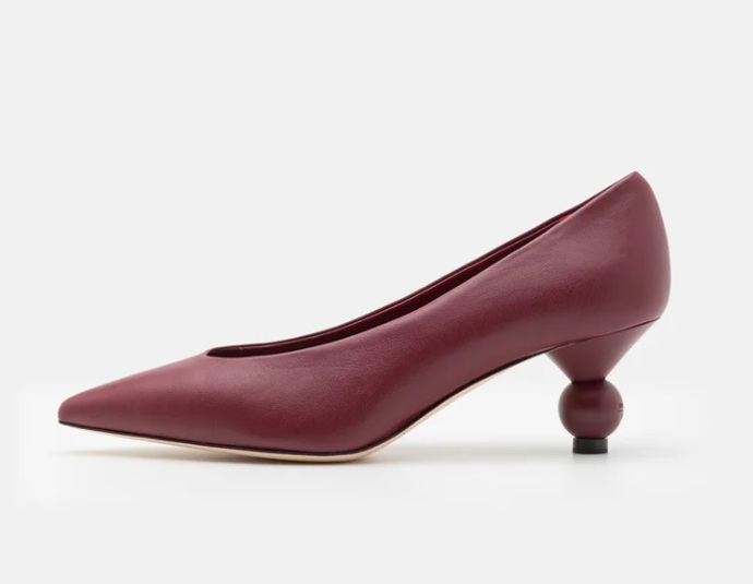 Lodičky s originálně řešeným podpatkem, WEEKEND MaxMara, 9 630 Kč
