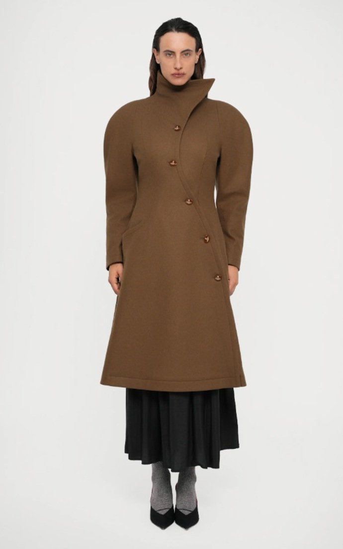Luxusní kabát se zeštíhlujícím efektem, Vivienne Westwood, 30 720 Kč
