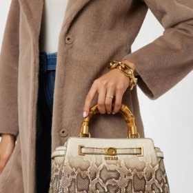 Luxusní kabelka s moderním zvířecím potiskem, Guess, 3 353 Kč
