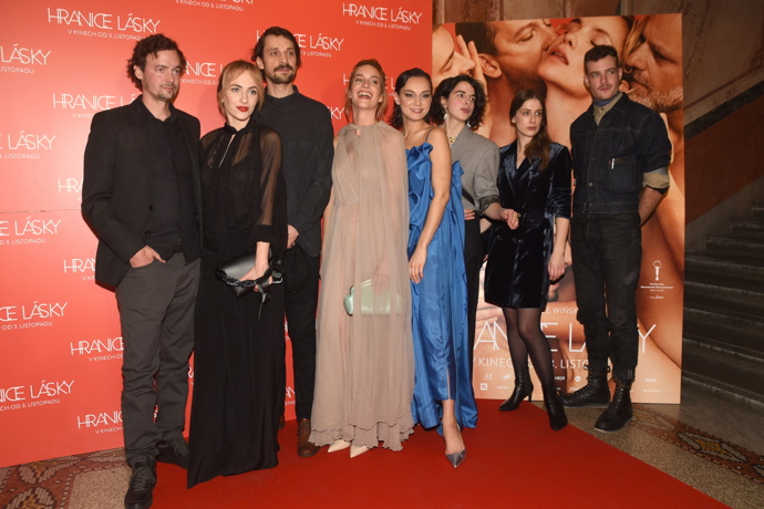 Zahrála si také v lehce kontroverzním filmu Hranice lásky

