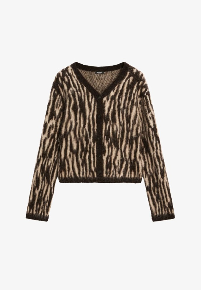 Hebký svetr se zvířecím vzorem, Massimo Dutti, 1 999 Kč
