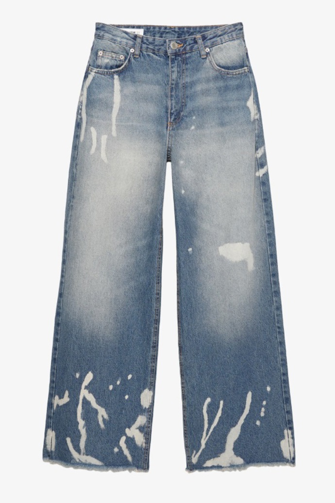 Obnošené džíny, PULL&BEAR, 999 Kč
