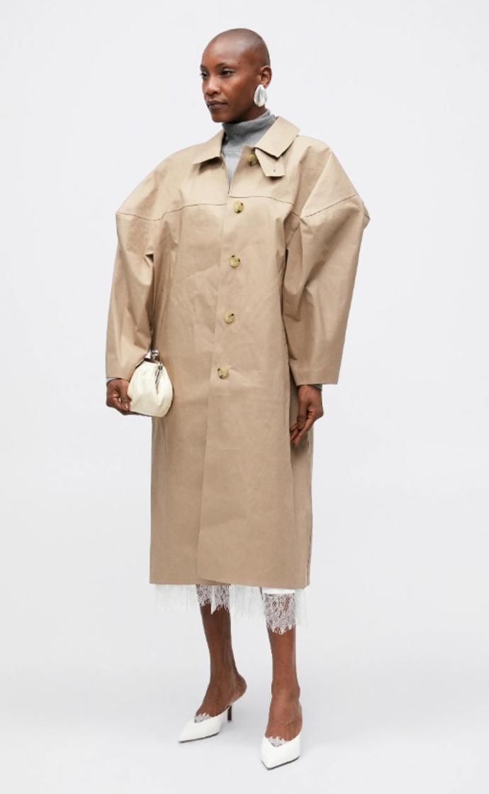 Luxusní trenčkot s mačkaným střihem, Viktor&Rolf, 46 800 Kč
