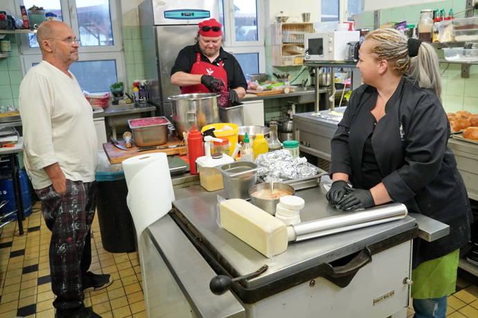 Restaurace U Tří kytar v Košicích u Tábora, která účinkovala v pořadu Ano, šéfe!
Restaurace U Tří kytar v Košicích u Tábora, která účinkovala v pořadu Ano, šéfe!