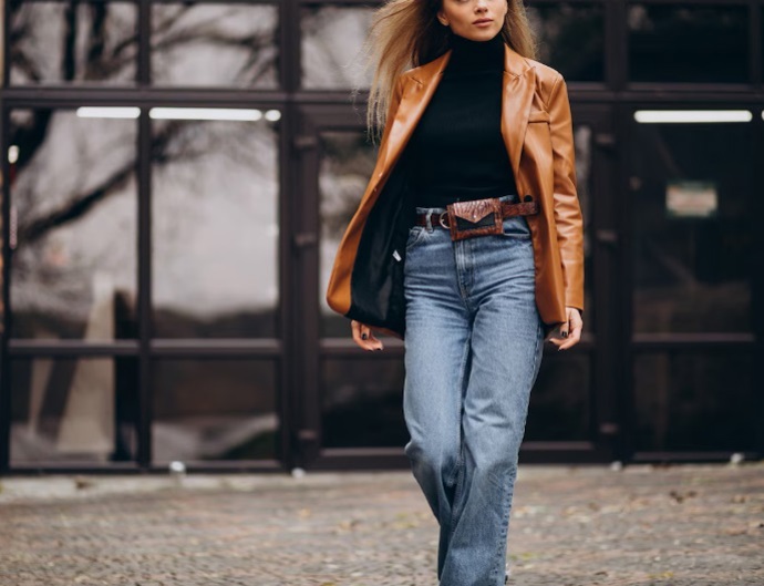 I malý doplněk jako je stylová ledvinka může obyčejné džíny příjemně oživit. Navíc si do ní schováte vše potřebné. 
