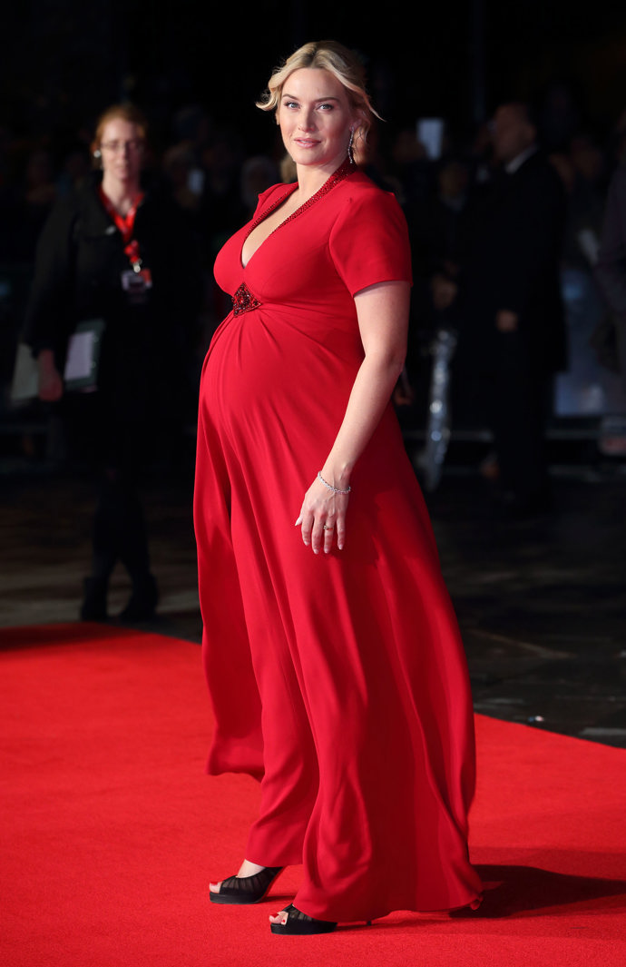 Na londýnské premiéře filmu Prodloužený víkend v roce 2013 v červených šatech od Jenny Packham.
