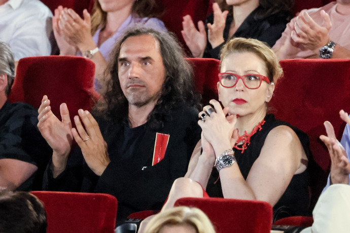 Manželé zůstali až opařeni z děje ve filmu Vlny
Manželé zůstali až opařeni z děje ve filmu Vlny