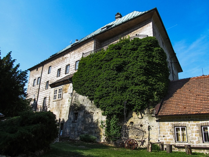 Hrad Houska na fotografii z roku 2017

