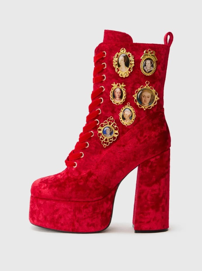Kotníková obuv na vysokém podpatku zdobená medailonky, Koi Footwear, 2 496 Kč
